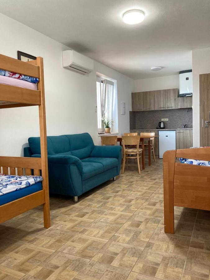 Apartmany S Klimatizaci - Penzion U Kudlacku Pouzdrany Екстер'єр фото