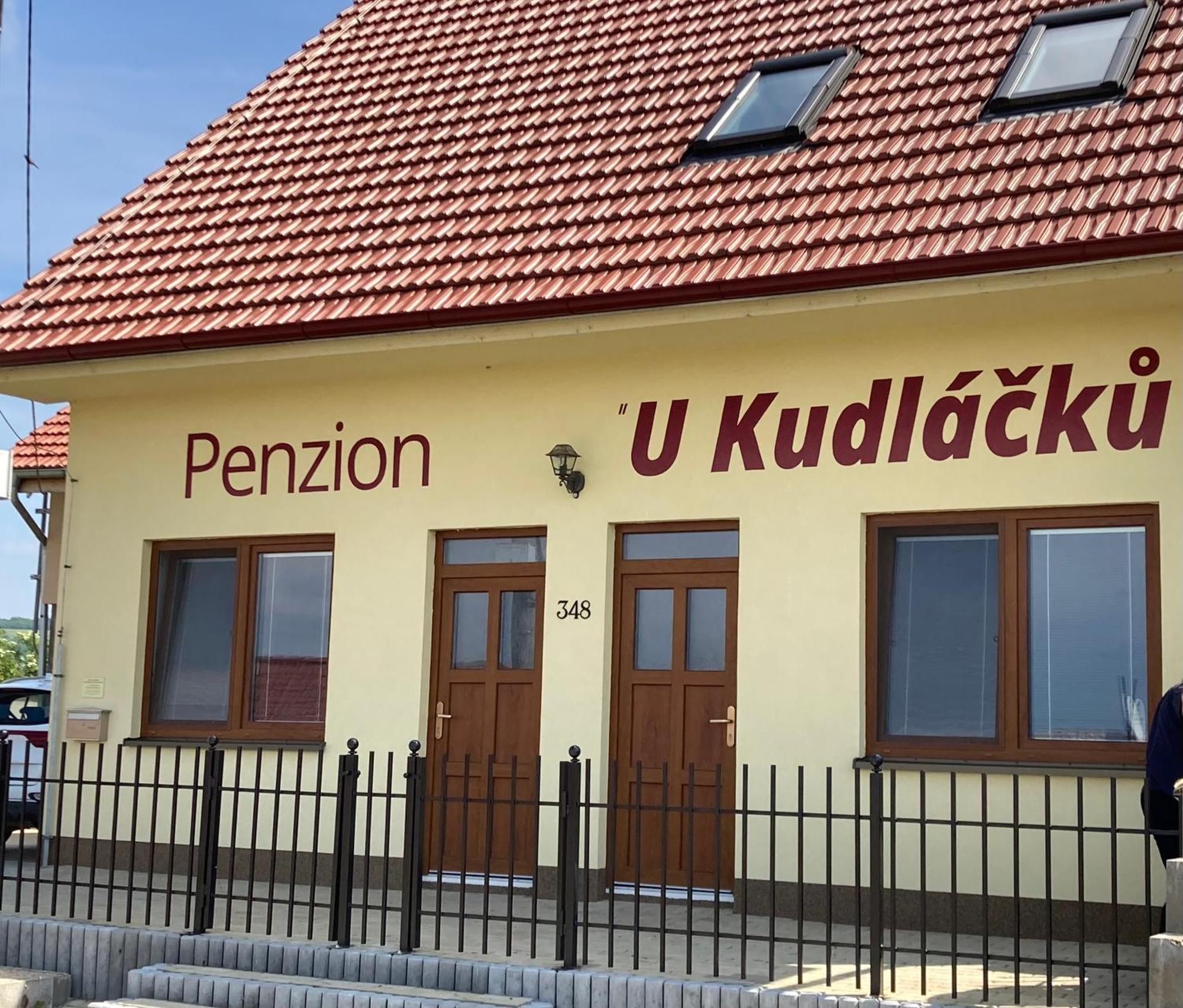 Apartmany S Klimatizaci - Penzion U Kudlacku Pouzdrany Екстер'єр фото